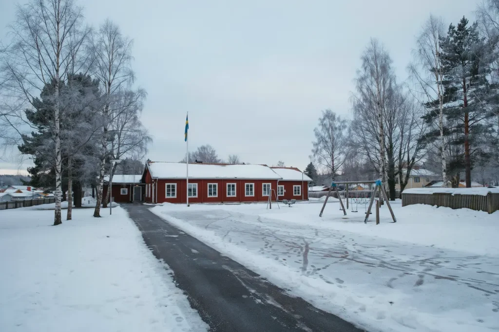 sn r jning plogning och halkbek mpning p skolg rd i bollmora tyres