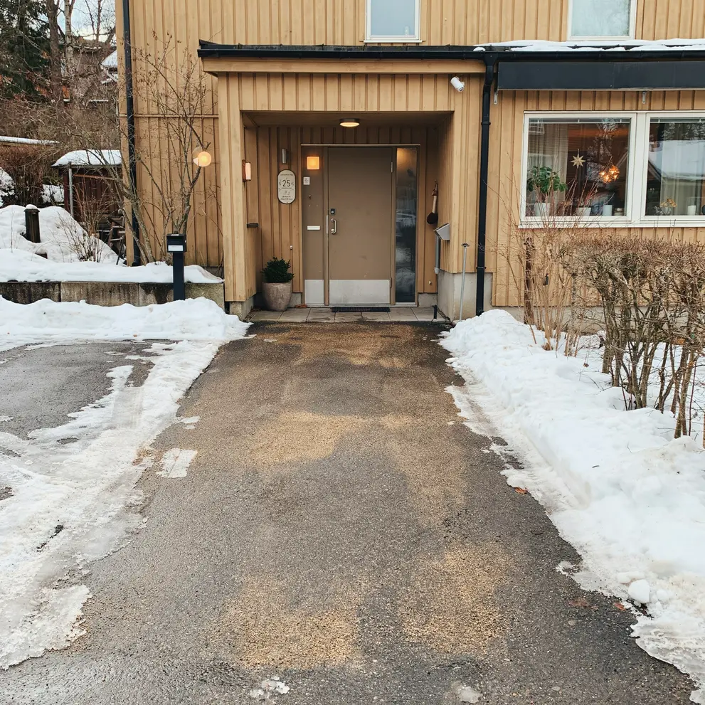 snorojning plogning vinterunderhall halkbekampning tyreso stockholm